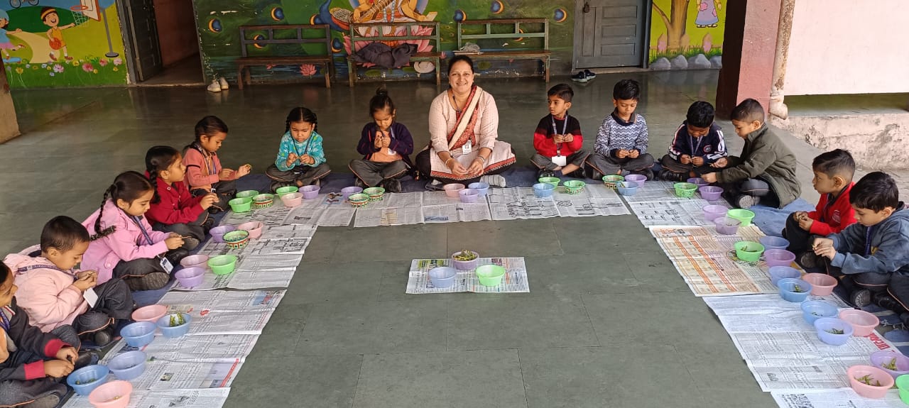 Junior K. G. - Peeling vegetables. (Tuvar) - Activity